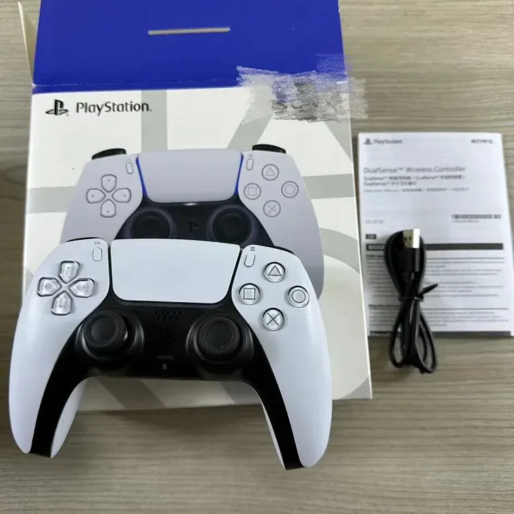 White Wireless Gaming Controller With USB Cable — merchant catalogue photo
