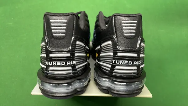 Running Sneakers With Visible Heel Air Cushion (Red) — warehouse QC photo 3