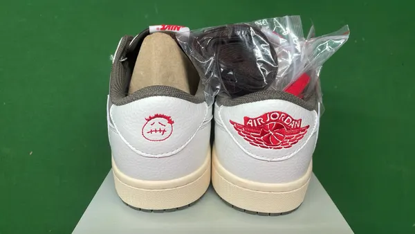 Two-Tone Leather Basketball Sneakers — warehouse QC photo 3