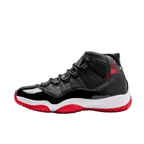 Basketball Sneakers With Patent Mudguard And Icy Sole — merchant catalogue photo