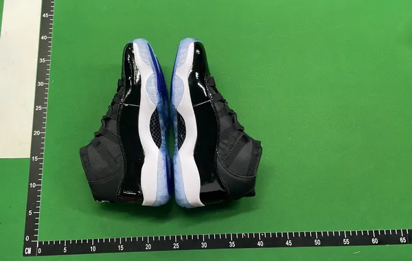 Basketball Sneakers With Patent Mudguard And Icy Sole — warehouse QC photo 4