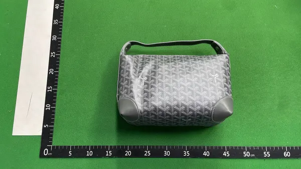 Chevron Print Zip Cosmetic Pouch Bag — warehouse QC photo 1