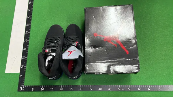 Basketball Sneakers With Lace Lock And Toothed Midsole — warehouse QC photo 1