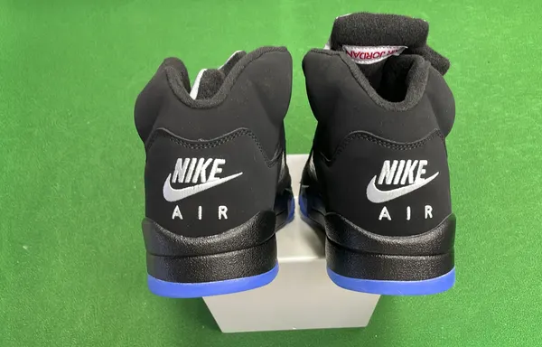 Basketball Sneakers With Lace Lock And Toothed Midsole — warehouse QC photo 3