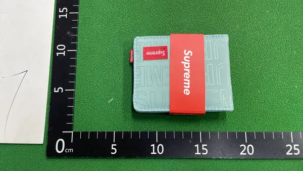 Embossed Lettering Bifold Wallet In Four Colors — warehouse QC photo 5