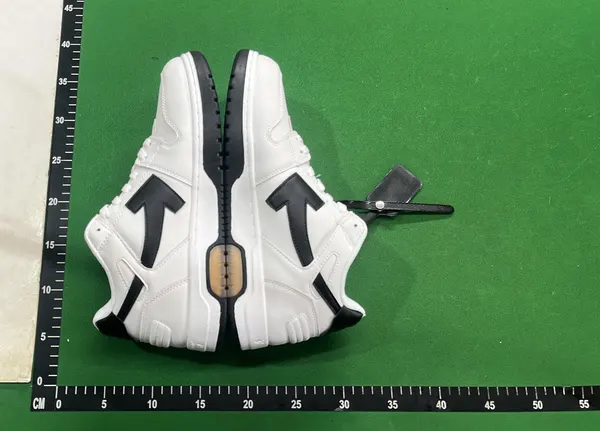 White Leather Low-Top Sneakers With Hang Tag — warehouse QC photo 4