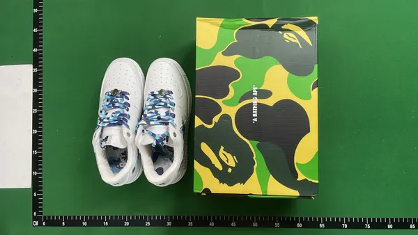 Low-Top Sneakers With Star Side Panels (White) — warehouse QC photo 1