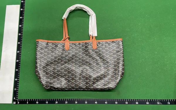 Grey Chevron Print Tote Bag With Pouch — warehouse QC photo 1