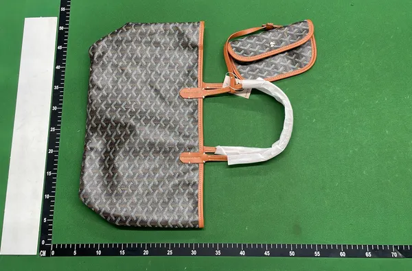Grey Chevron Print Tote Bag With Pouch — warehouse QC photo 3