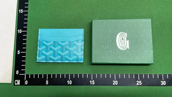 Tan And Black Chevron Print Card Holder — warehouse QC photo 3