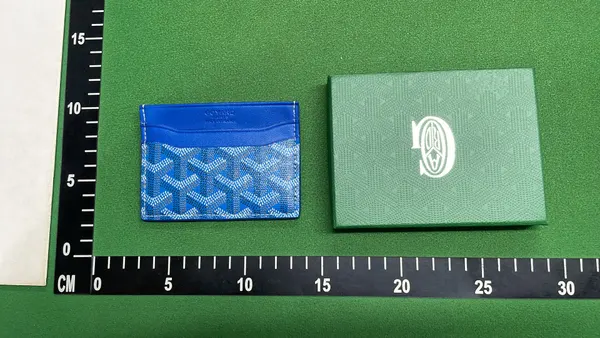 Tan And Black Chevron Print Card Holder — warehouse QC photo 6