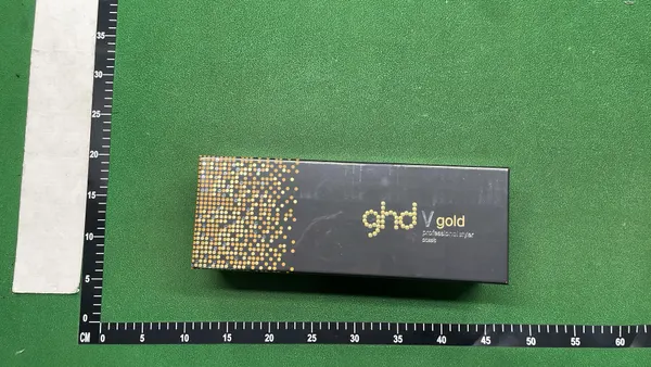 Black Ceramic Hair Straightener With Gold Plates — warehouse QC photo 1