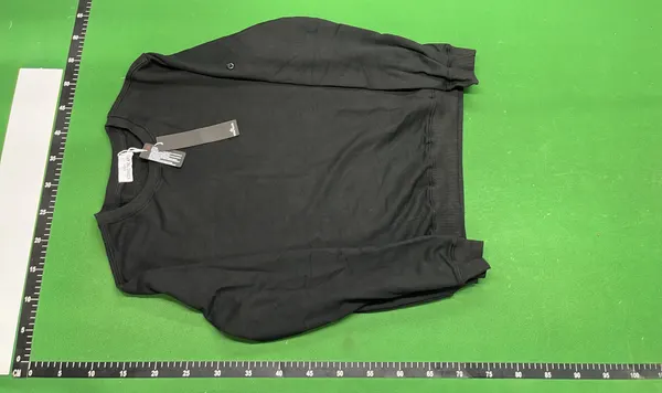 Sweatshirts And Zip Hoodies With Sleeve Badge (White) — warehouse QC photo 2