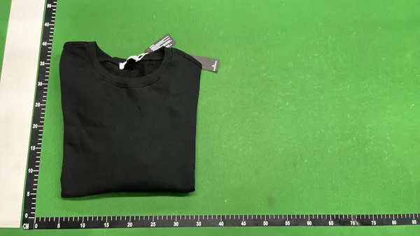 Sweatshirts And Zip Hoodies With Sleeve Badge (White) — warehouse QC photo 4