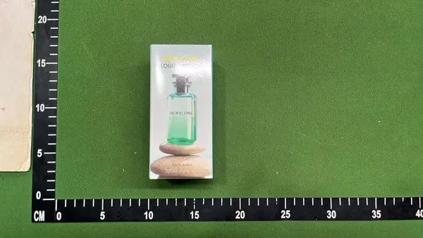 Pink Gradient Perfume In Glass Bottle — warehouse QC photo 5