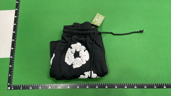 Black Shorts With Grey Puff Floral Print — warehouse QC photo 4