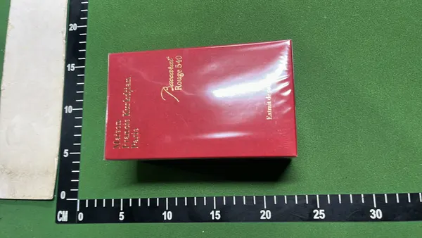Square Glass Perfume Bottle With Gold Cap — warehouse QC photo 3