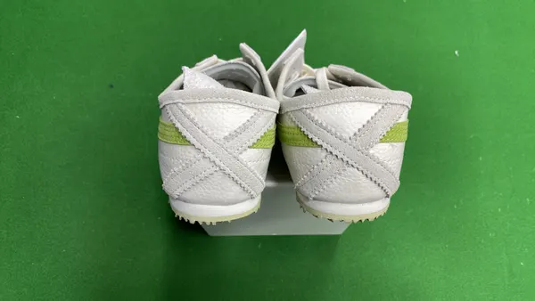 Low-Profile Retro Trainers With Side Stripes (#5) — warehouse QC photo 3
