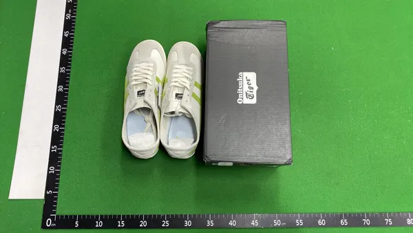 Low-Profile Retro Trainers With Side Stripes (#6) — warehouse QC photo 1