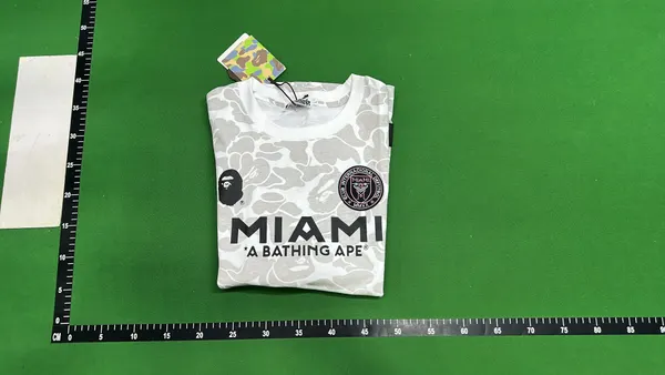 White Camo Print T-Shirt With Chest Crest — warehouse QC photo 4