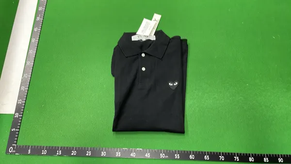 Grey Short-Sleeve Polo Shirt With Chest Patch — warehouse QC photo 4