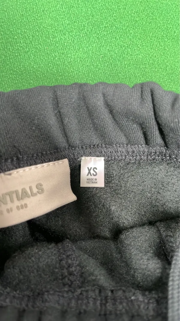 Gray Fleece Sweatpants With Drawstring Waist — warehouse QC photo 5