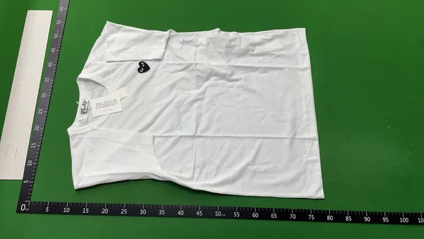 White Crew Neck T-Shirt With Heart Emblem — warehouse QC photo 2