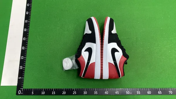 White Leather Low-Top Basketball Sneakers — warehouse QC photo 5
