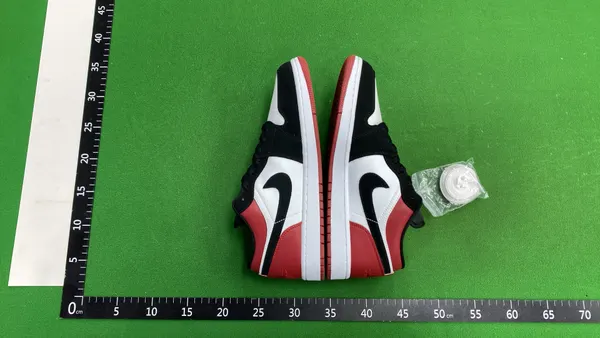 White Leather Low-Top Basketball Sneakers (Black) — warehouse QC photo 4