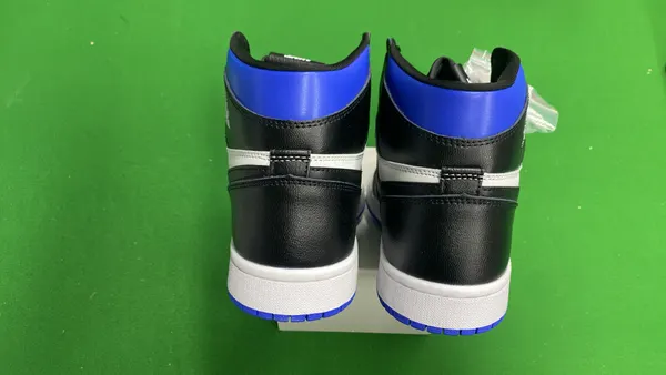 Colour-Block Leather High-Top Basketball Sneakers (Green) — warehouse QC photo 3