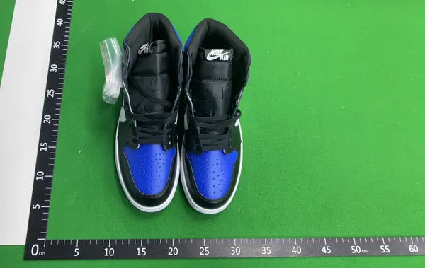 Colour-Block Leather High-Top Basketball Sneakers (Green) — warehouse QC photo 6