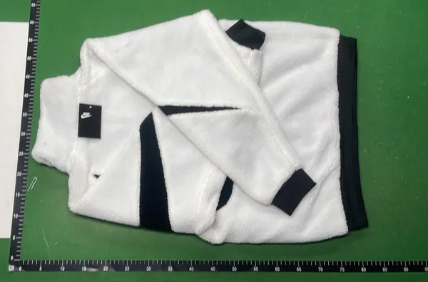 Cream Sherpa Fleece Jacket With Curved Contrast Panel — warehouse QC photo 3