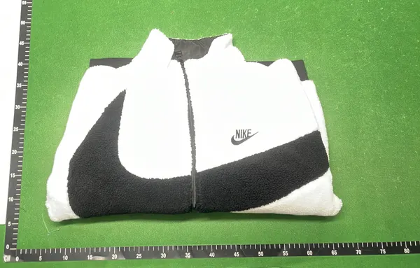 Cream Sherpa Fleece Jacket With Curved Contrast Panel — warehouse QC photo 4