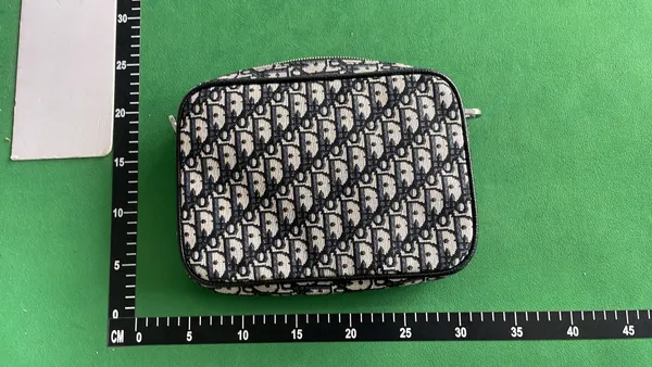 Grey Geometric Print Crossbody Camera Bag — warehouse QC photo 2