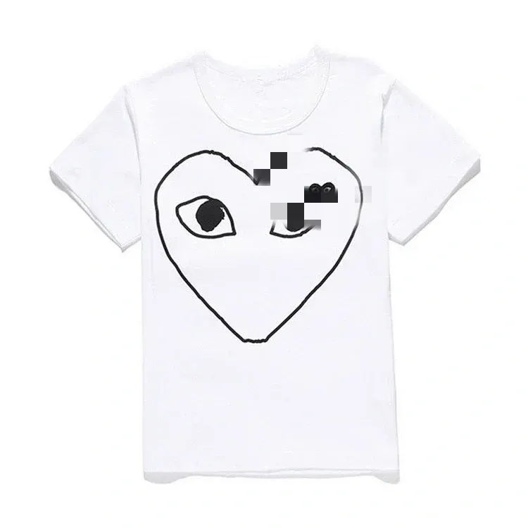 White T-Shirt With Outlined Heart Graphic — merchant catalogue photo