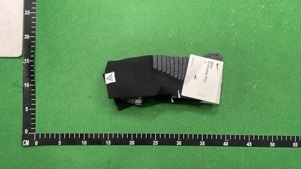 White Cushioned Crew Socks With Ribbed Cuff — warehouse QC photo 4