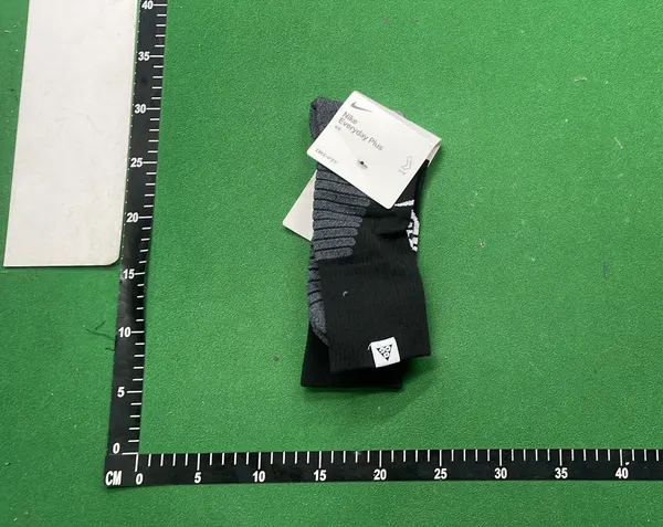 White Cushioned Crew Socks With Ribbed Cuff — warehouse QC photo 6