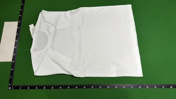 White T-Shirt With Pink Heart Eyes Print — warehouse QC photo 3