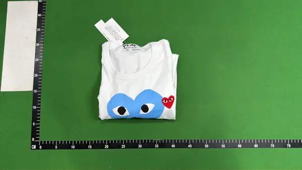 White T-Shirt With Pink Heart Eyes Print — warehouse QC photo 4