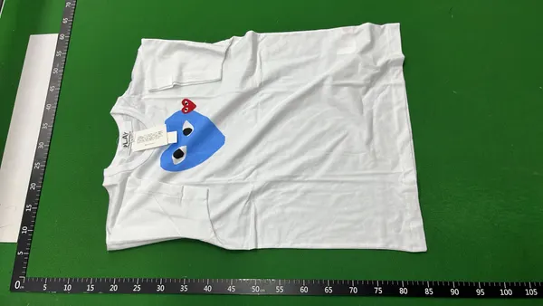 White T-Shirt With Pink Heart Eyes Print — warehouse QC photo 6