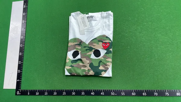 White T-Shirt With Camouflage Heart Print — warehouse QC photo 4