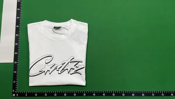 Black And White Graphic Print T-Shirt (White) — warehouse QC photo 4