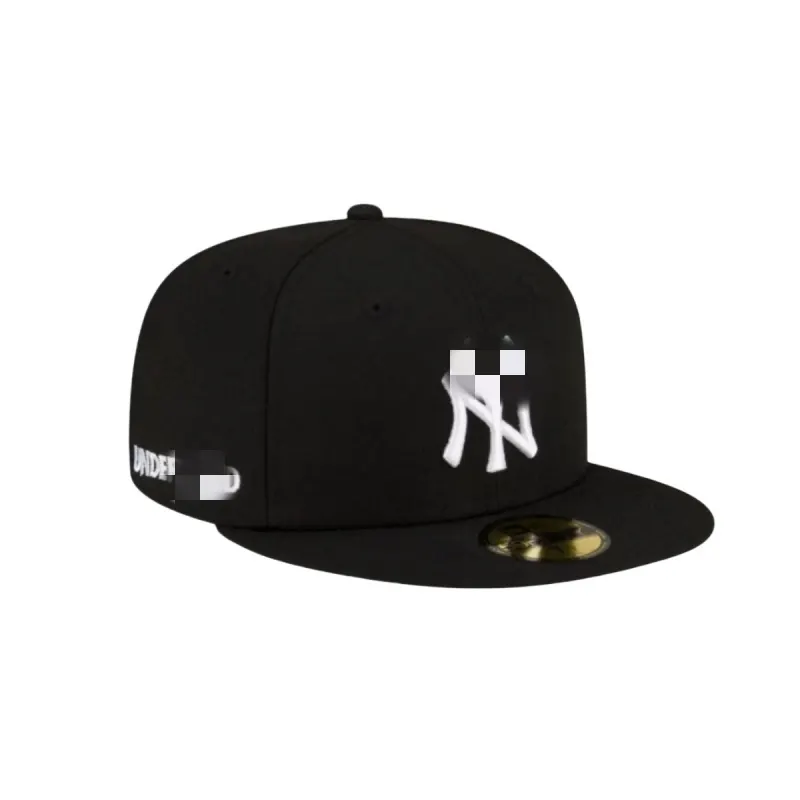 Black Flat Brim Fitted Baseball Cap — merchant catalogue photo