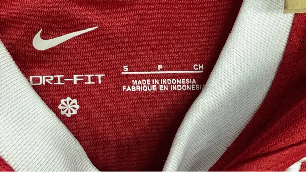 Soccer Jersey With Crest And Sponsor Print — warehouse QC photo 1