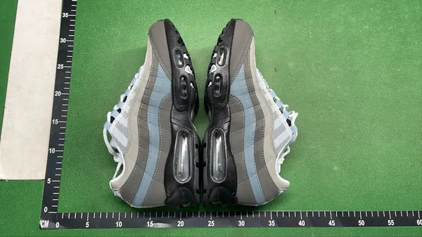 Pink Gradient Wavy Panel Running Sneakers — warehouse QC photo 4