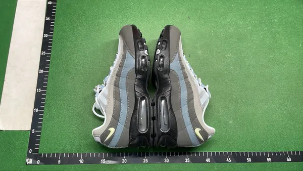Pink Gradient Wavy Panel Running Sneakers — warehouse QC photo 5