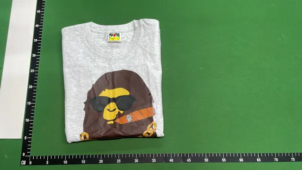 Black T-Shirt With Cartoon Face Graphic Print (Grey) — warehouse QC photo 4