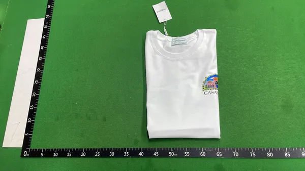 White Tee With Arched Sunset Wave Print — warehouse QC photo 4