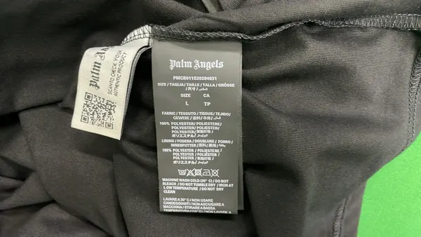 Black T-Shirt With Teddy Bear Graphic Print — warehouse QC photo 1