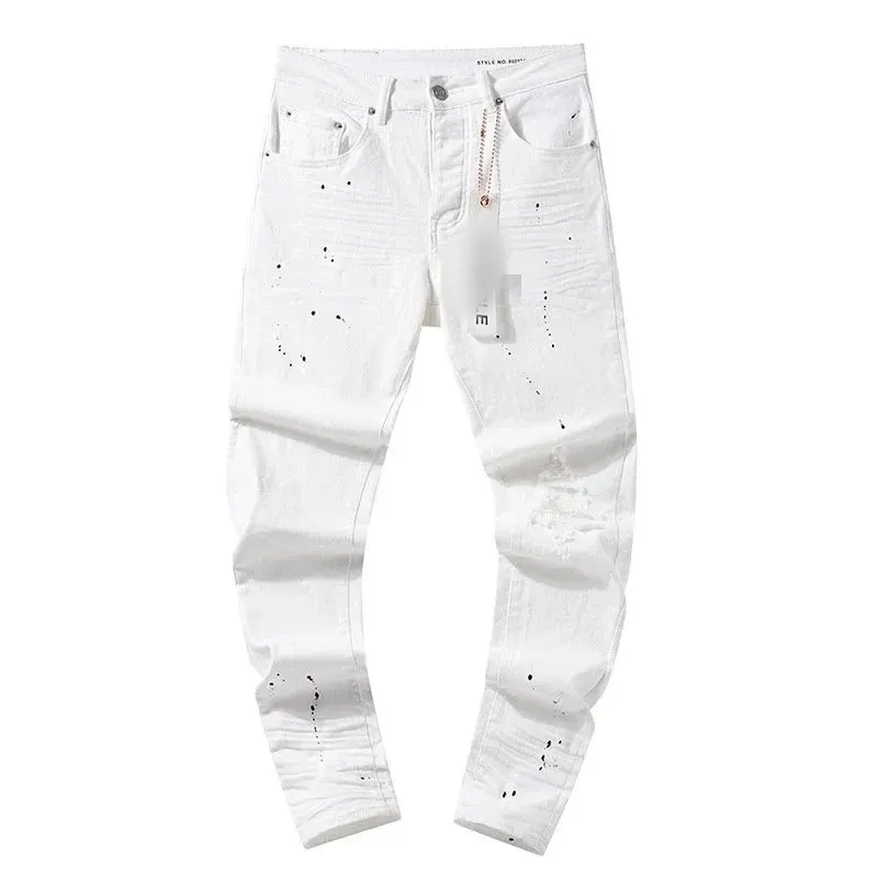 Distressed Skinny Jeans With Ripped Knees — merchant catalogue photo